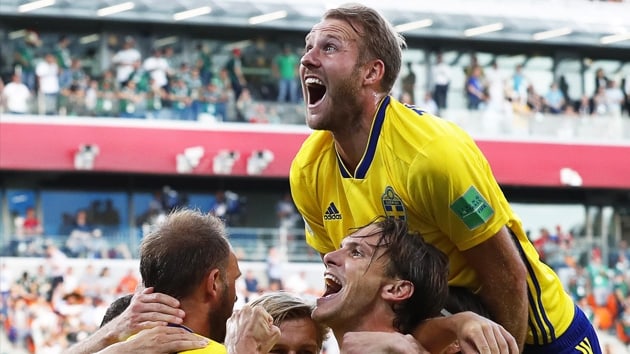 sve, Meksika'y 3-0 yenerken iki ekip de adn bir st tura yazdrd