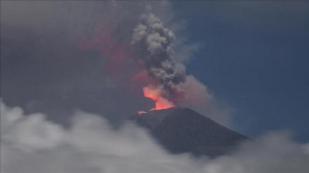 Endonezya'daki Agung Yanardanda meydana gelen patlamalar nedeniyle bin 156 kii gvenli blgeye tahliye edildi