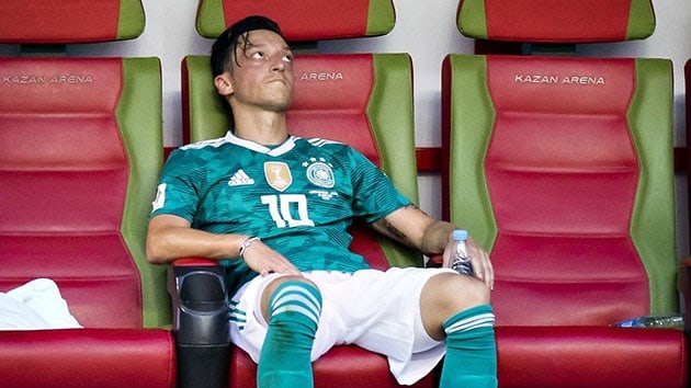 Mesut zil'in babas Mustafa zil'den sert aklama: Kazannca Almanya kaybedince Mesut mu?