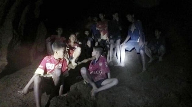 Tayland'da maarada mahsur kalan ocuklar kurtarma operasyonu devam ediyor