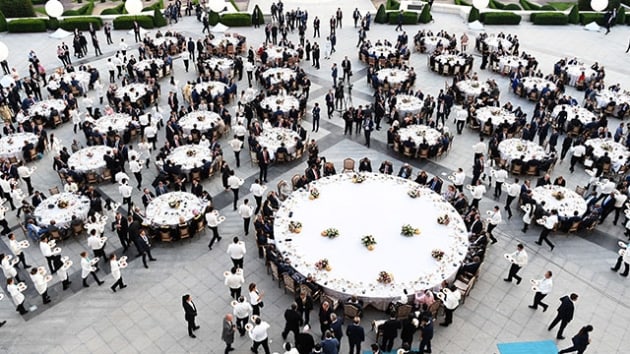 Bakan Erdoan, 22 devlet bakannn bulunduu davetlilere yemek verdi