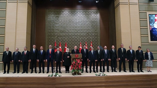  dnyasndan yeni sistemin ilk kabinesine kutlama