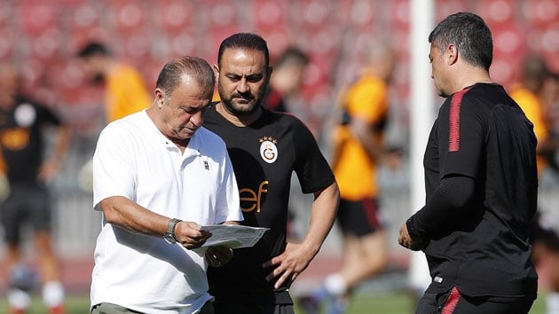 Galatasaray Yunan stoper Kyriakos Papadopoulos'un peinde