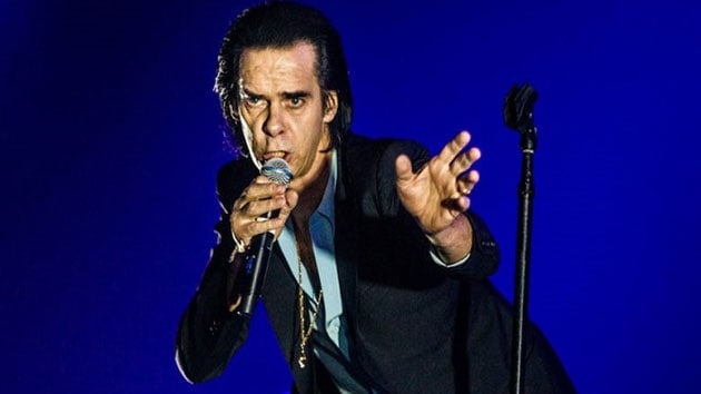 Nick Cave caz festivalinde konser verdi