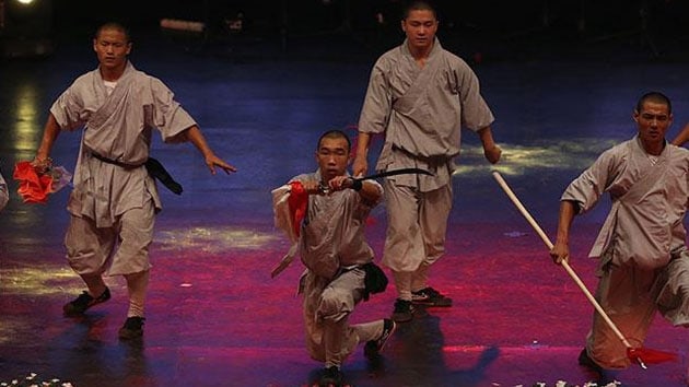 'Shaolin Rahipleri' gsterilerle kungfuyu tantyor