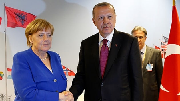 Bakan Erdoan'n NATO Zirvesi'ndeki Almanya Babakan Angela Merkel ile ba baa grmesi bitti