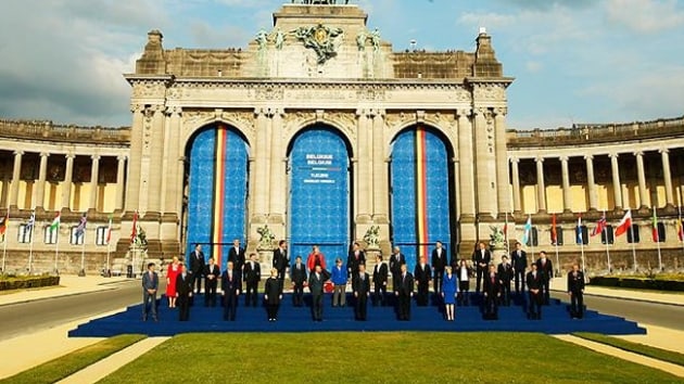 Cumhurbakan Erdoan NATO Zirvesi'nde 'aile fotoraf'na katld