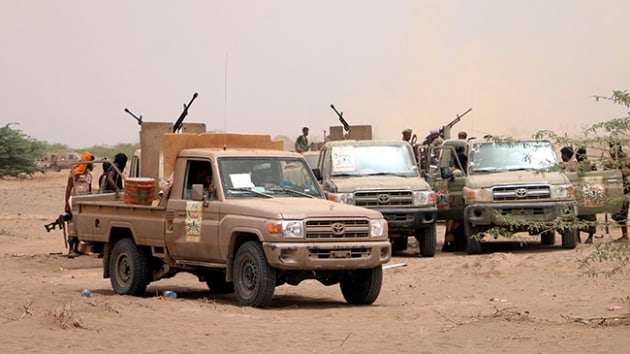 Yemen ordusu stratejik tepeyi ele geirdi, 22 Husi militan ldrd