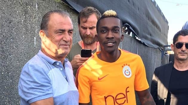 Galatasaray'n yeni transferi Onyekuru ilk antrenmanna kt