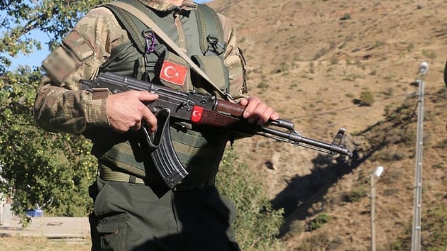 Diyarbakr'da PKK'l terristlerce gerekletirilen terr saldrsnda bir korucumuz ehit oldu, bir korucumuz yaraland