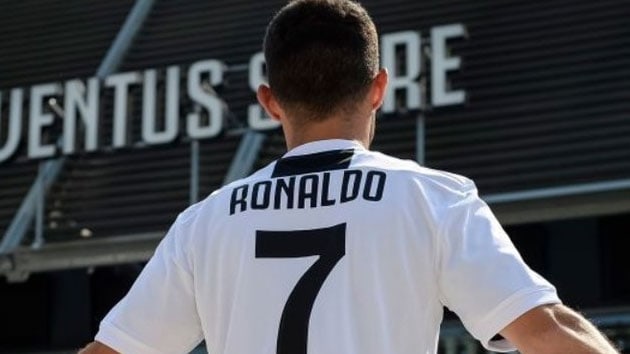 Bir gnde tam 520 bin Ronaldo formas satld
