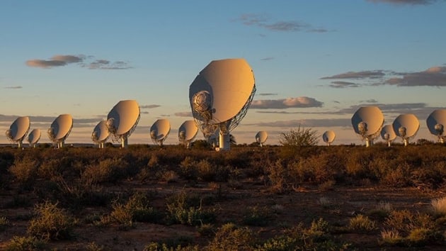 Gney Afrika, galaksi aratrmalar iin gl bir radyo teleskobunu piyasaya srd
