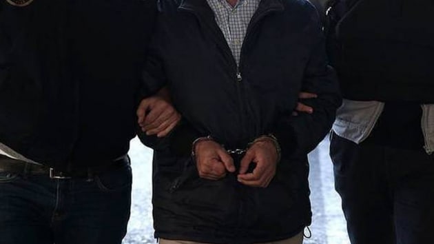 Adana'da sahte kimlikle yakalanan FET phelisi ift tutukland