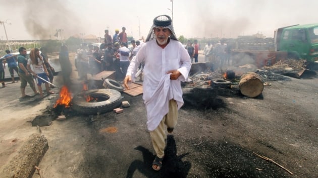 Basra'da yzlerce kii, Kuveyt snrndaki Sefvan Snr Kaps'nda giri-klarn yaplmasna engel oldu