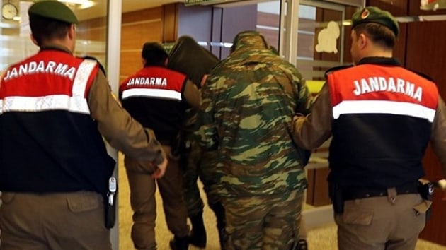 2 Yunan askerinin tutukluluk hallerinin devamna karar verildi