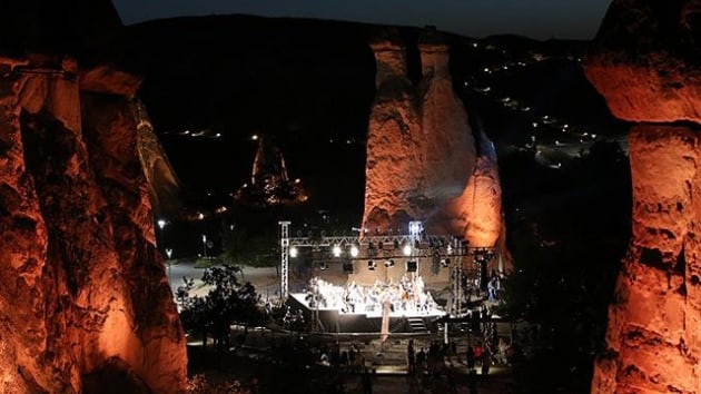Kapadokya'da peribacalar arasnda 'Senfoni ile Mziimiz' adl konser verildi