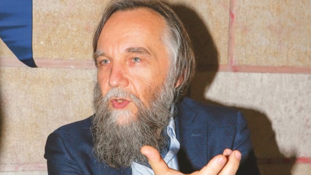 Putin'in kara kutusu Dugin: Putin de Erdoan gibi halkn sokaa arrd