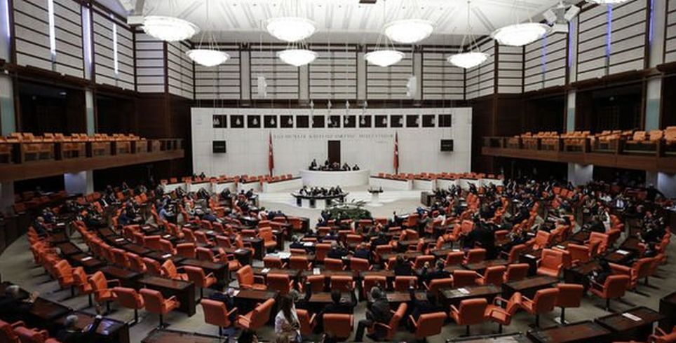 AK Parti'nin Meclis'e sundu�u 18 maddelik torba yasa