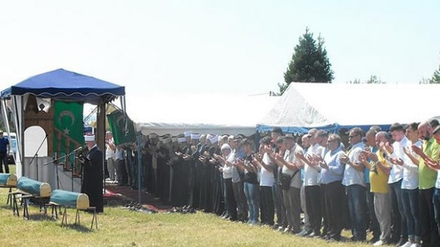 Bosna Sava kurbanlar 26 yl sonra topraa verildi