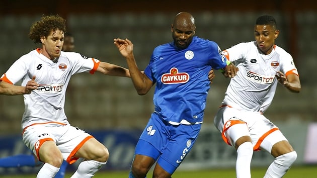 Leonard Kweuke'den aykur Rizespor'a ret