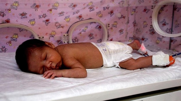 Mersin'de sokaa terk edilmi halde bulunarak hastaneye kaldrlan bebee 'Umut' ad verildi
