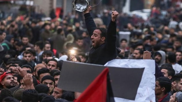 Onlarca Filistinli, srail'in ablukay arlatran kararna protesto etti