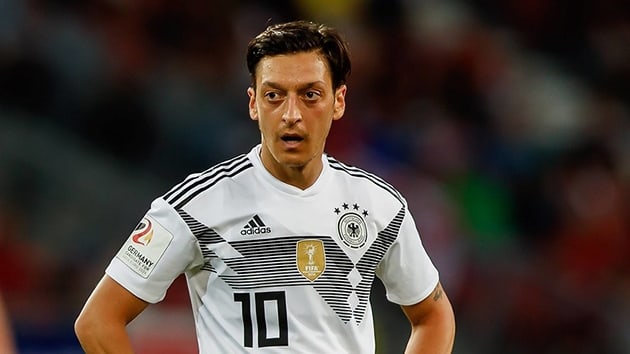 Almanya Milli Futbol Takm'ndan Mesut zil geti