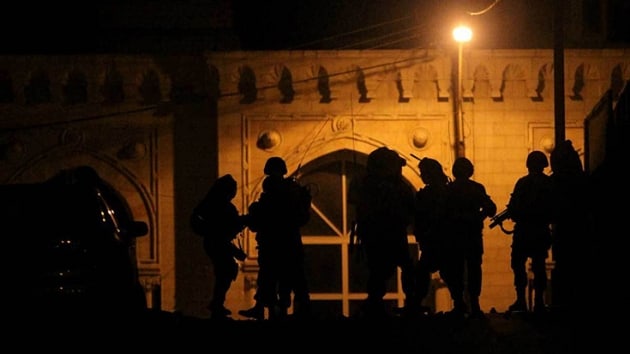 srail askerleri, gece dzenledikleri basknla Filistinli kadn gazeteci-yazar Lema Hatr' gzaltna ald