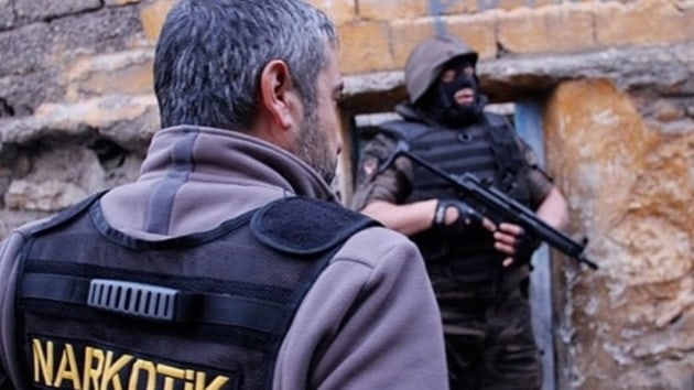 zel harekat ve evik kuvvet polislerinin de aralarnda bulunduu 313 polisin katlmyla Fikirtepe'de narkotik uygulamas yapld