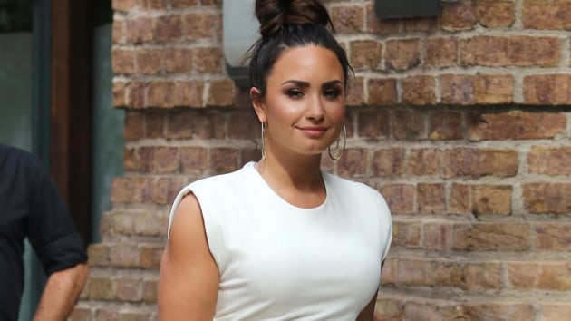 arkc Demi Lovato'nun ar dozdan hastaneye kaldrld iddias