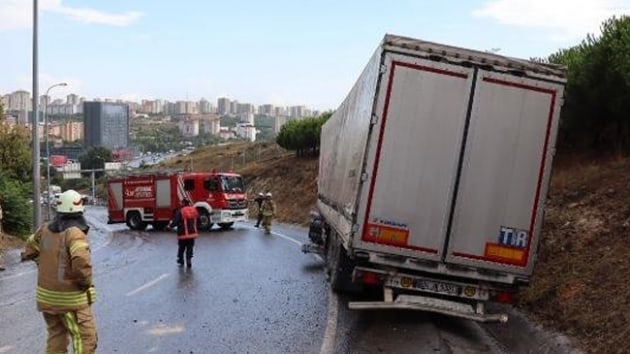 stanbul kitelli'de TIR devrildi