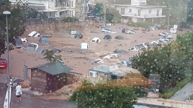 Yunanistan imdi de sel ile bouuyor  