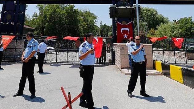 Darbeciler vatansever askerleri tehdit etmi