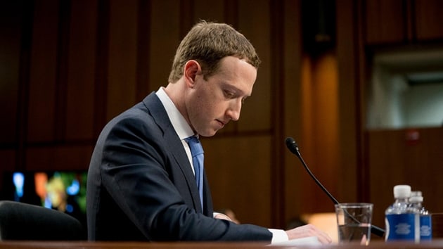 Facebook'un hisseleri yzde 20'ye yakn d kaydederken, irketin piyasa deerinden 122 milyar dolar silindi