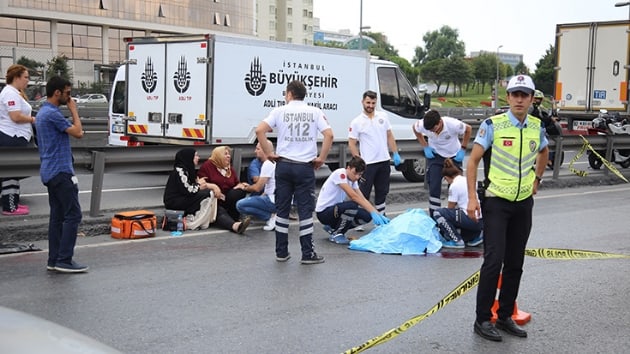 D-100 karayolunda hakimiyetini kaybeden motosikletli bariyere arparak hayatn kaybetti  