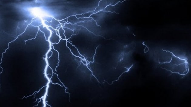 Srbistan'daki Osmanl camisinin minaresine yldrm arpt 