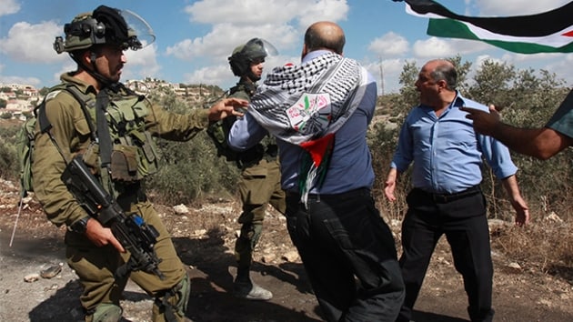 srail askerleri 17 Filistinliyi gzaltna ald       