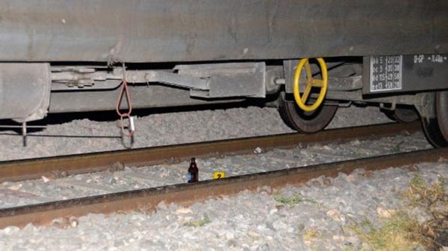 Raylarn zerinde alkol alrken, tren arpt