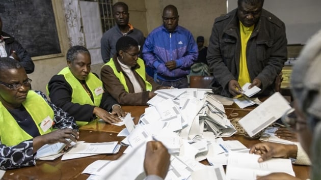 Zimbabve'de iktidar partisi meclis yarnda nde gidiyor 