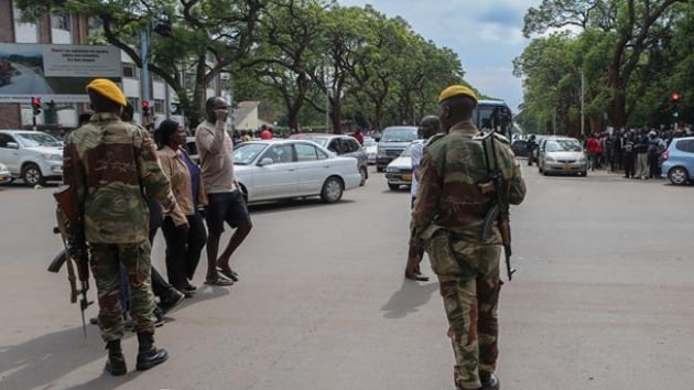 Zimbabve'de ordu sokaa indi