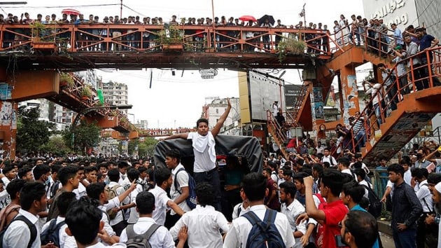 Banglade'te renci protestolar nedeniyle eitime ara verildi