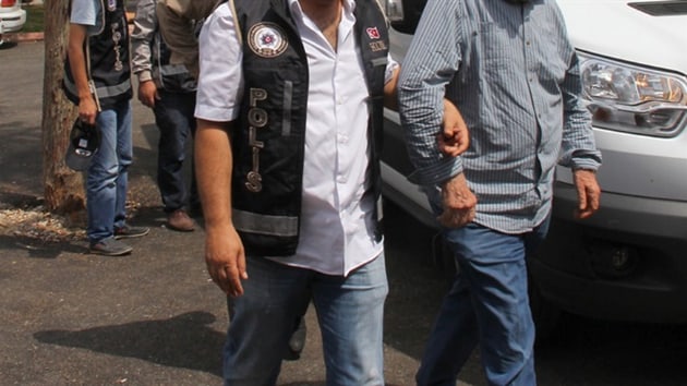 Adana'da FET operasyonu: 2 tutuklama