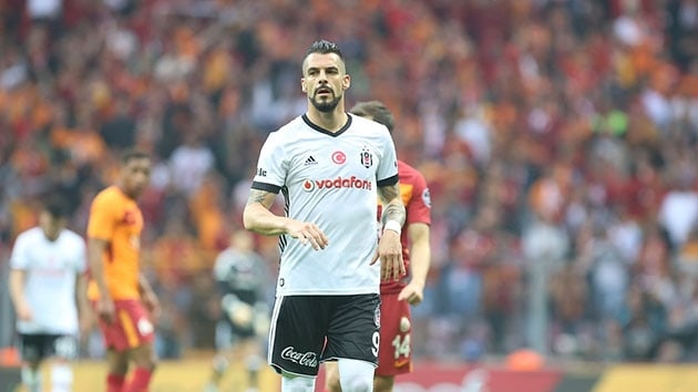 Al Hilal Gomis'i alamaynca Negredo'ya yneldi