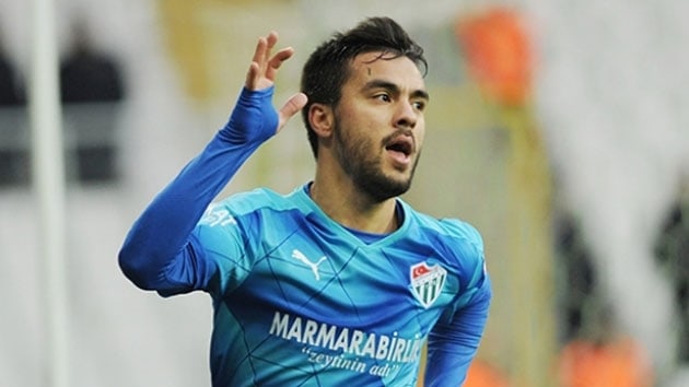 Bursaspor 4 futbolcusuyla yollarn ayrd