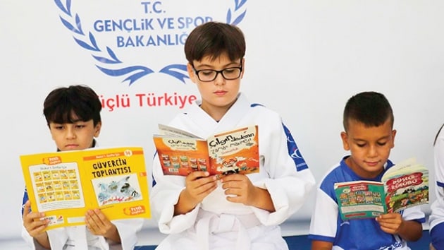 Hem spor yapyorlar hem kitap okuyorlar  