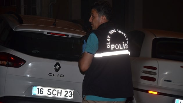 Ayanda elektronik kelepe takl ahs tartt yal adam bandan baklayp ar yaralad