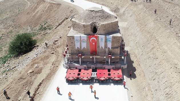 Tarihi Artuklu Hamam yerine indiriliyor