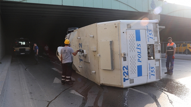Zeytinburnu'nda TOMA devrildi 