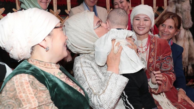 Cumhurbakan Erdoan'n ei Emine Erdoan, Krgzistan'da Krn Yaylas'n ziyaret etti