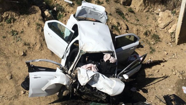 Trafik kazasnda anne ve baba hayatn kaybetti, ocuklar yaraland